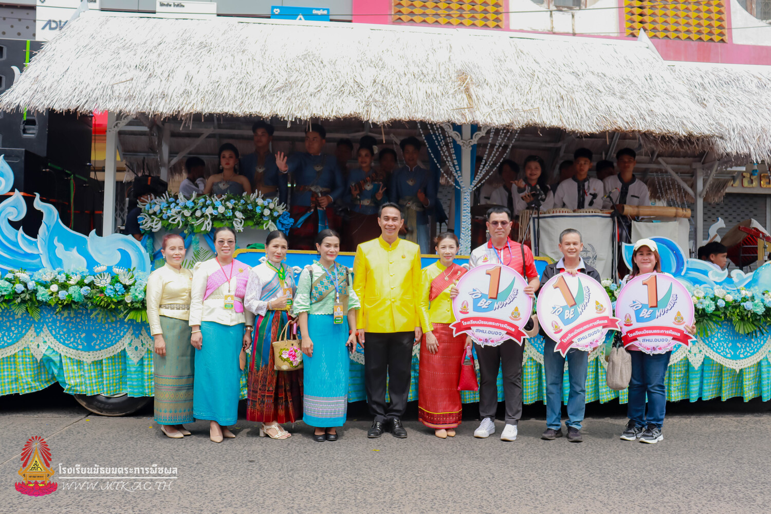 ภาพกิจกรรมแห่เทียนเข้าพรรษา ณ จังหวัดอุบลราชธานี และอำเภอตระการพืชผล